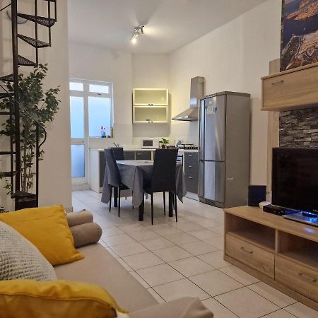 Balesa Property - Modern Duplex House In Central Слима Екстериор снимка