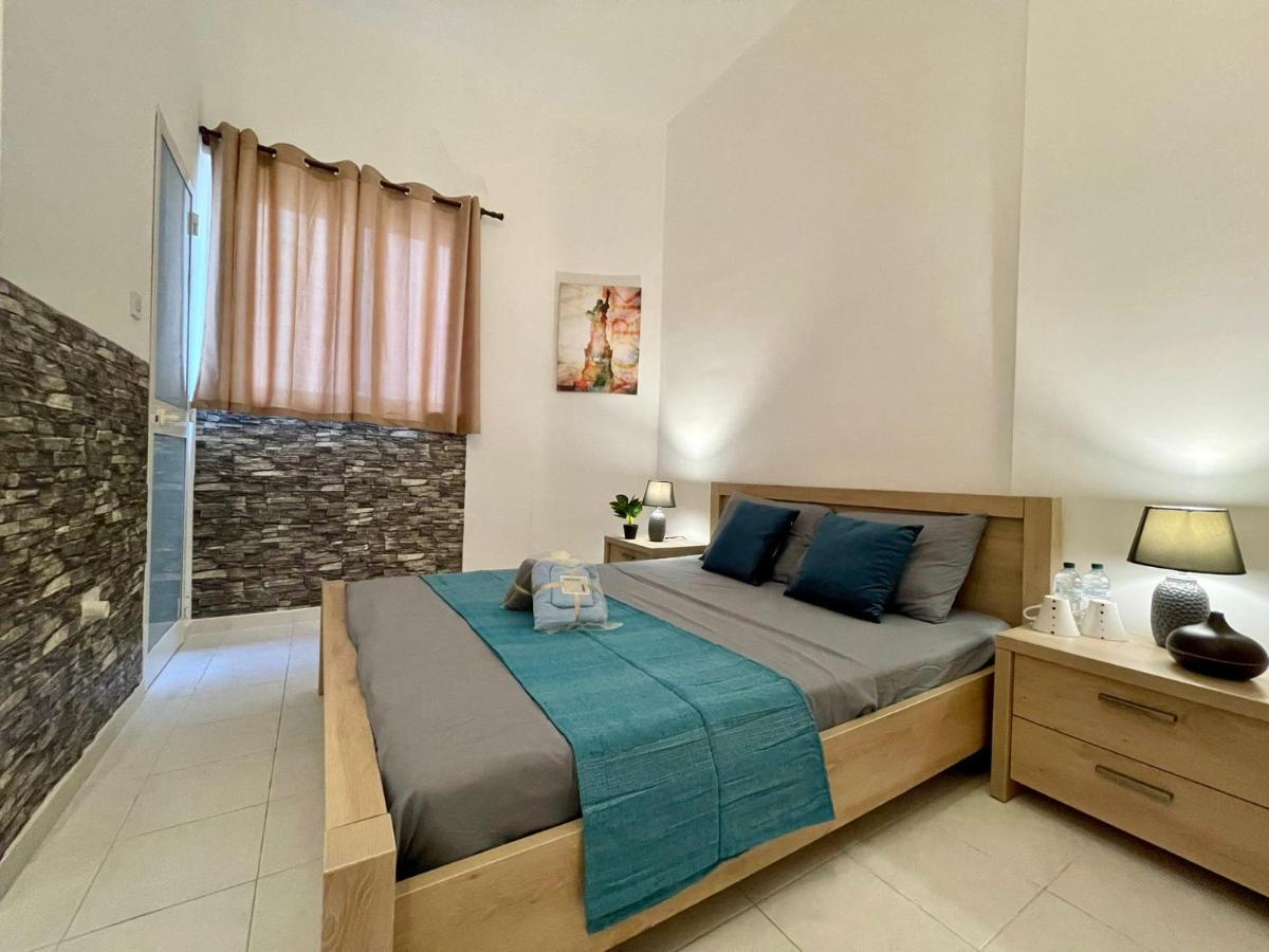 Balesa Property - Modern Duplex House In Central Слима Екстериор снимка