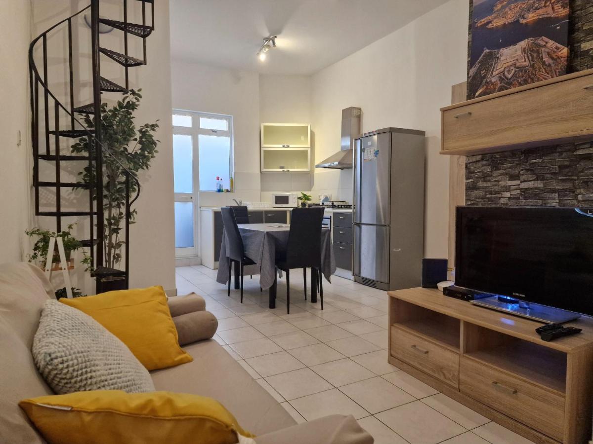 Balesa Property - Modern Duplex House In Central Слима Екстериор снимка